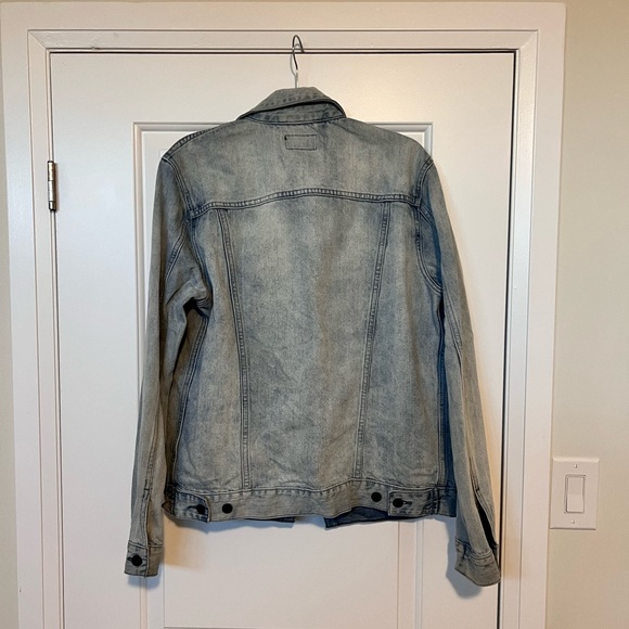 [SOLD] LUCKY BRAND Light Wash Denim Jacket - Picture 5 of 5